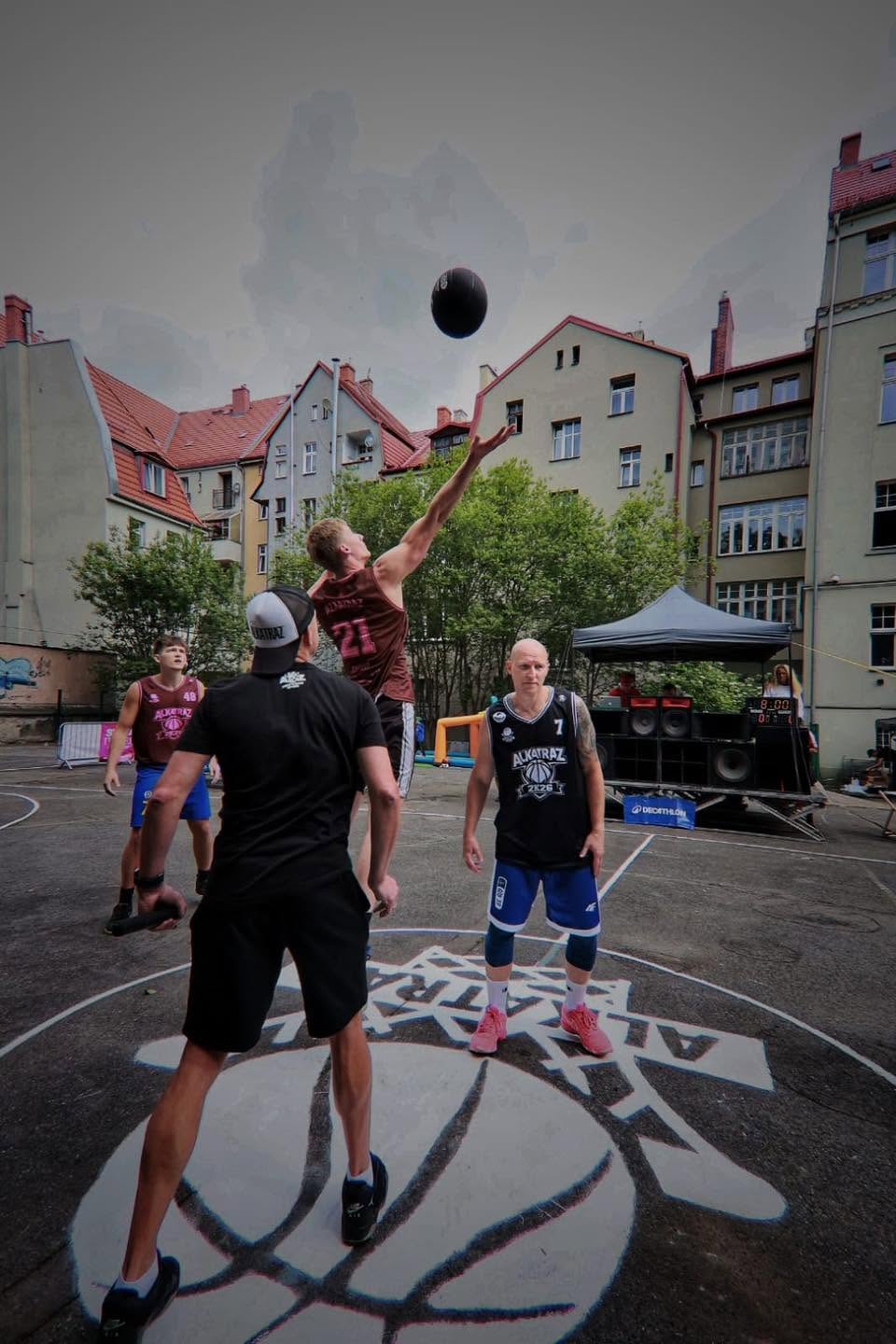 Alkatraz łączy ludzi