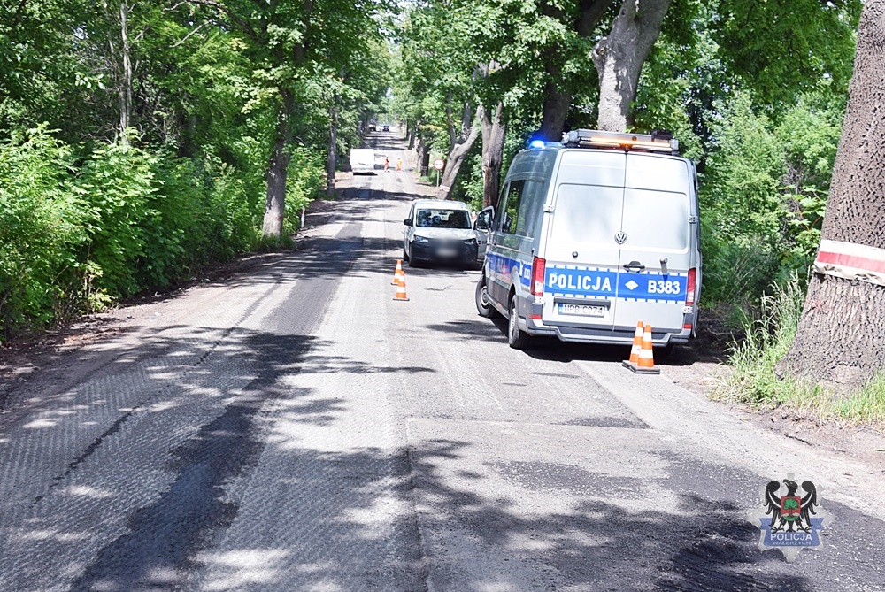 Rowerzysta przewrócił się na jezdnię