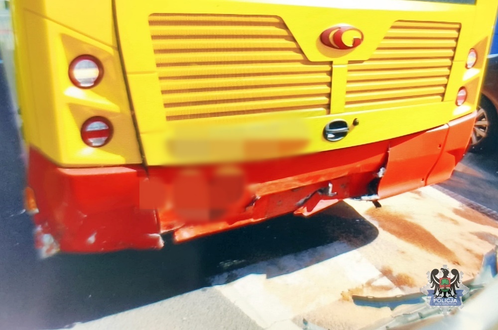68-latek wjechał w tył autobusu