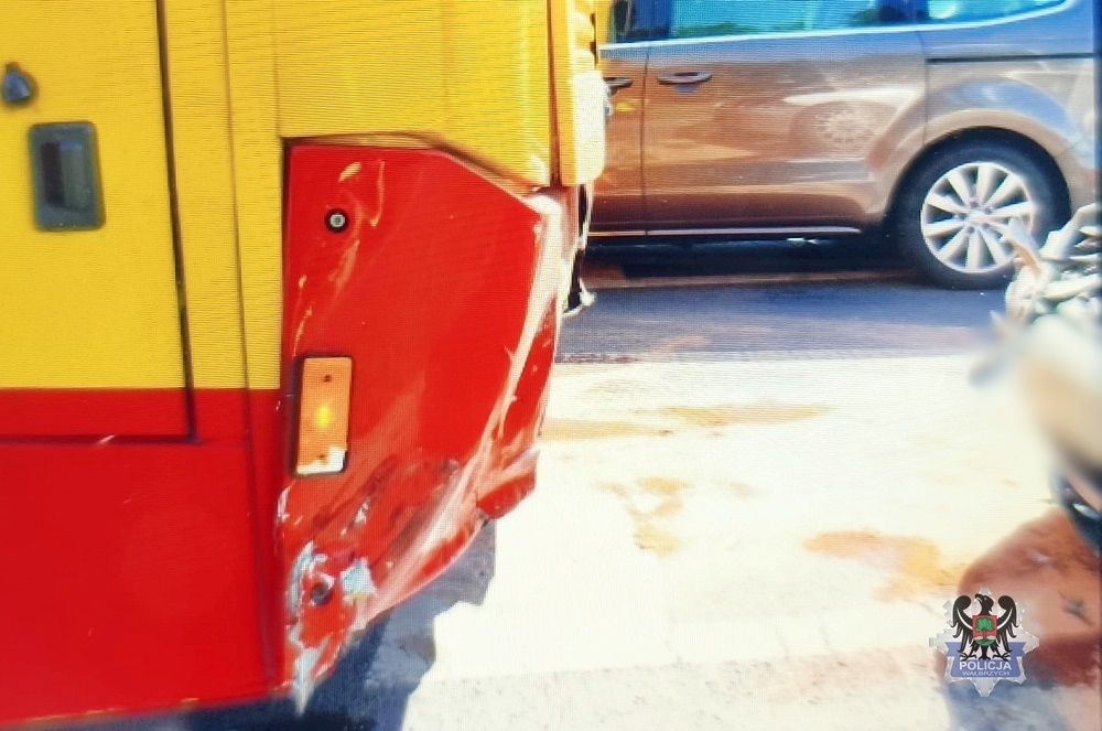 68-latek wjechał w tył autobusu