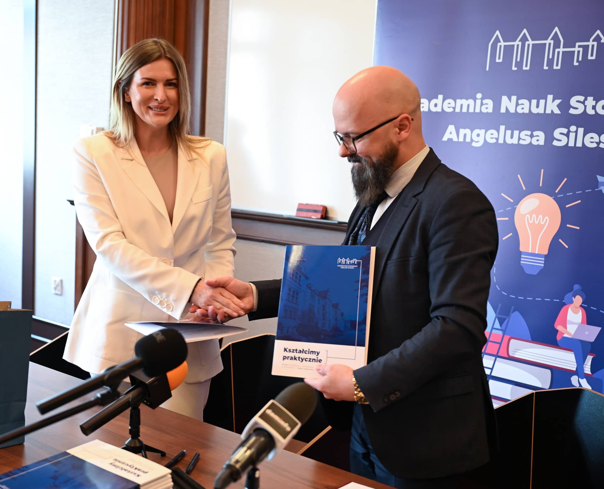 Osiem nowych porozumień