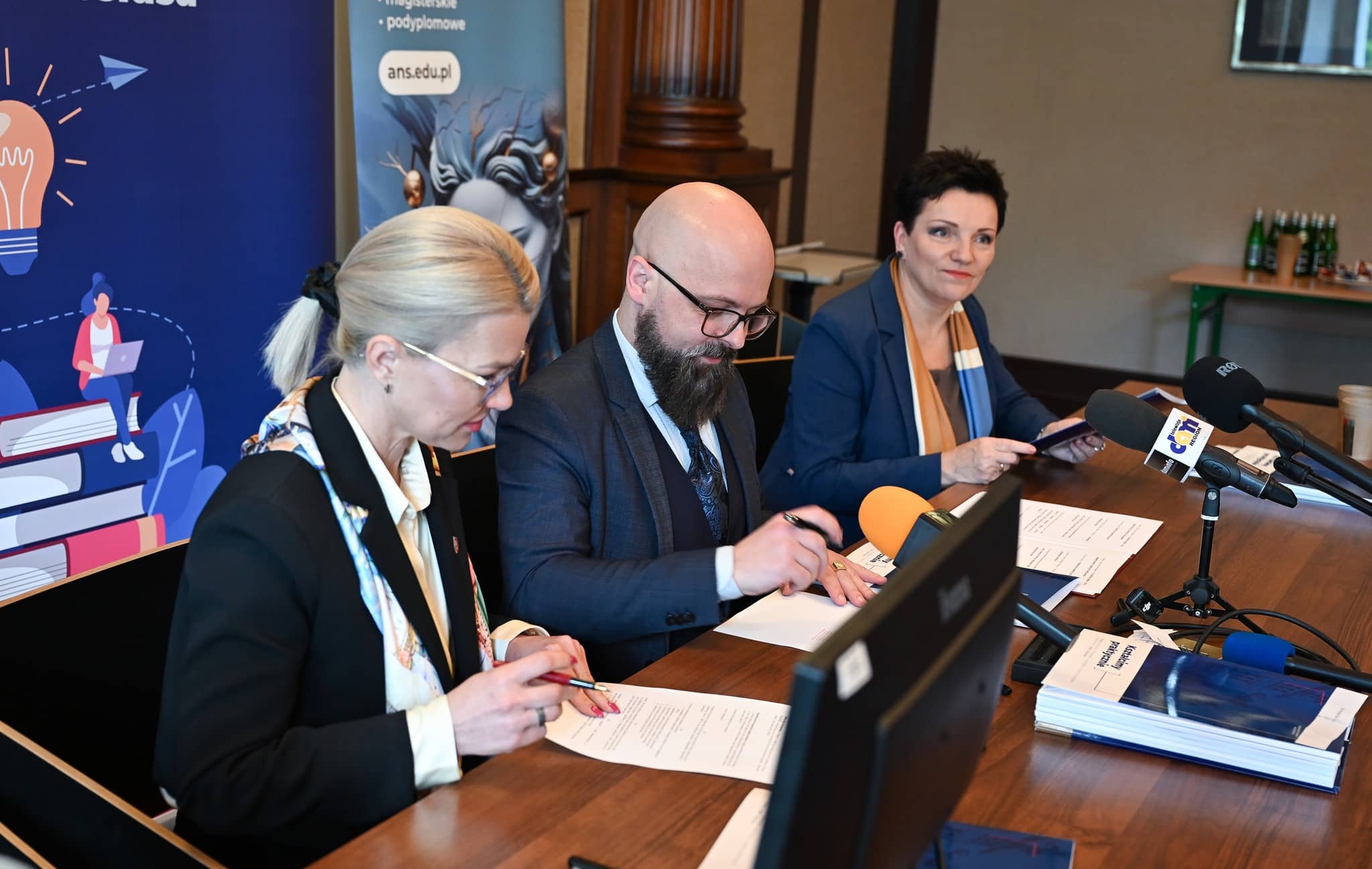 Osiem nowych porozumień