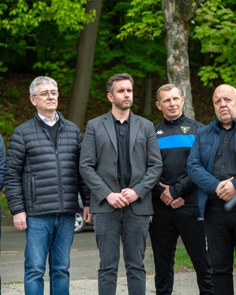 Powstanie pełnowymiarowe boisko