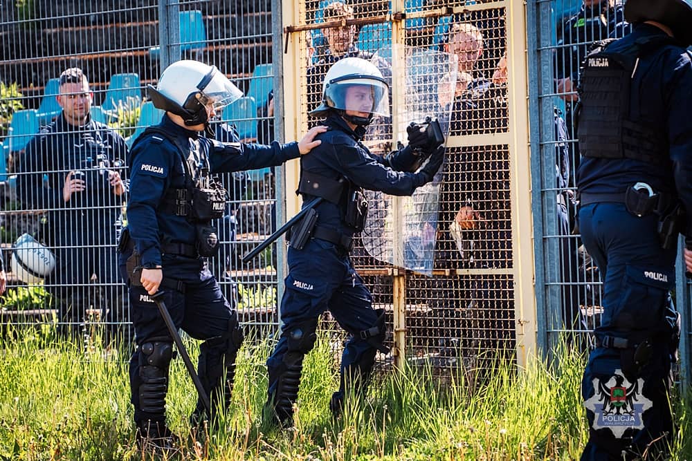 Przygotowani na starcie z kibolami