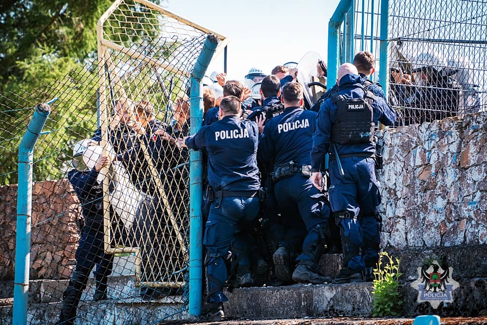 Przygotowani na starcie z kibolami