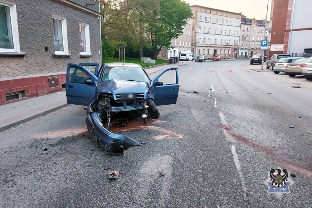 Wjechał w budynek na 11 Listopada