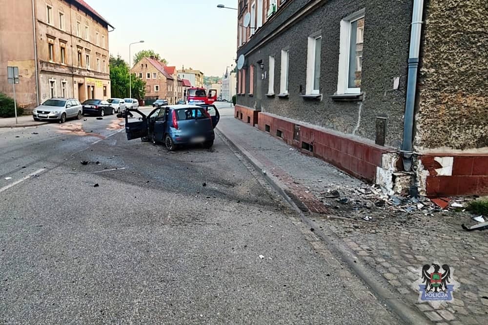 Wjechał w budynek na 11 Listopada