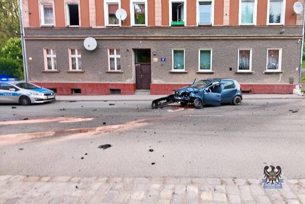 Wjechał w budynek na 11 Listopada