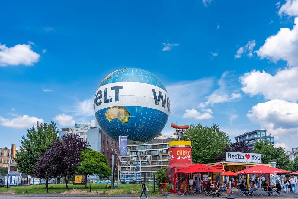 Balony reklamowe – jak przyciągnąć uwagę odbiorców bez krzykliwej reklamy?