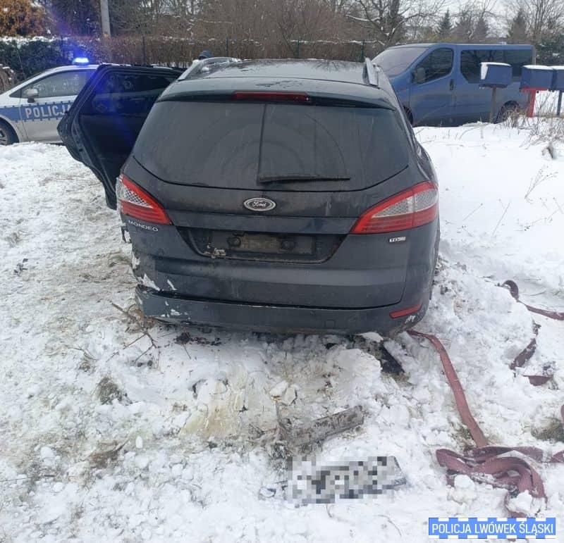 Po pijackiej imprezie ciągnął auto znajdujące się na dachu
