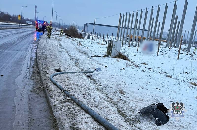„Skosił” dwie latarnie