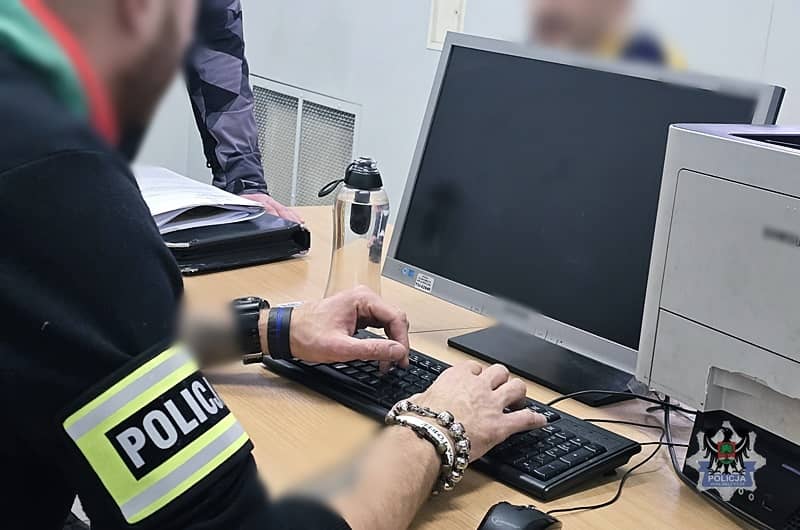 72–latek groził sąsiadom śmiercią