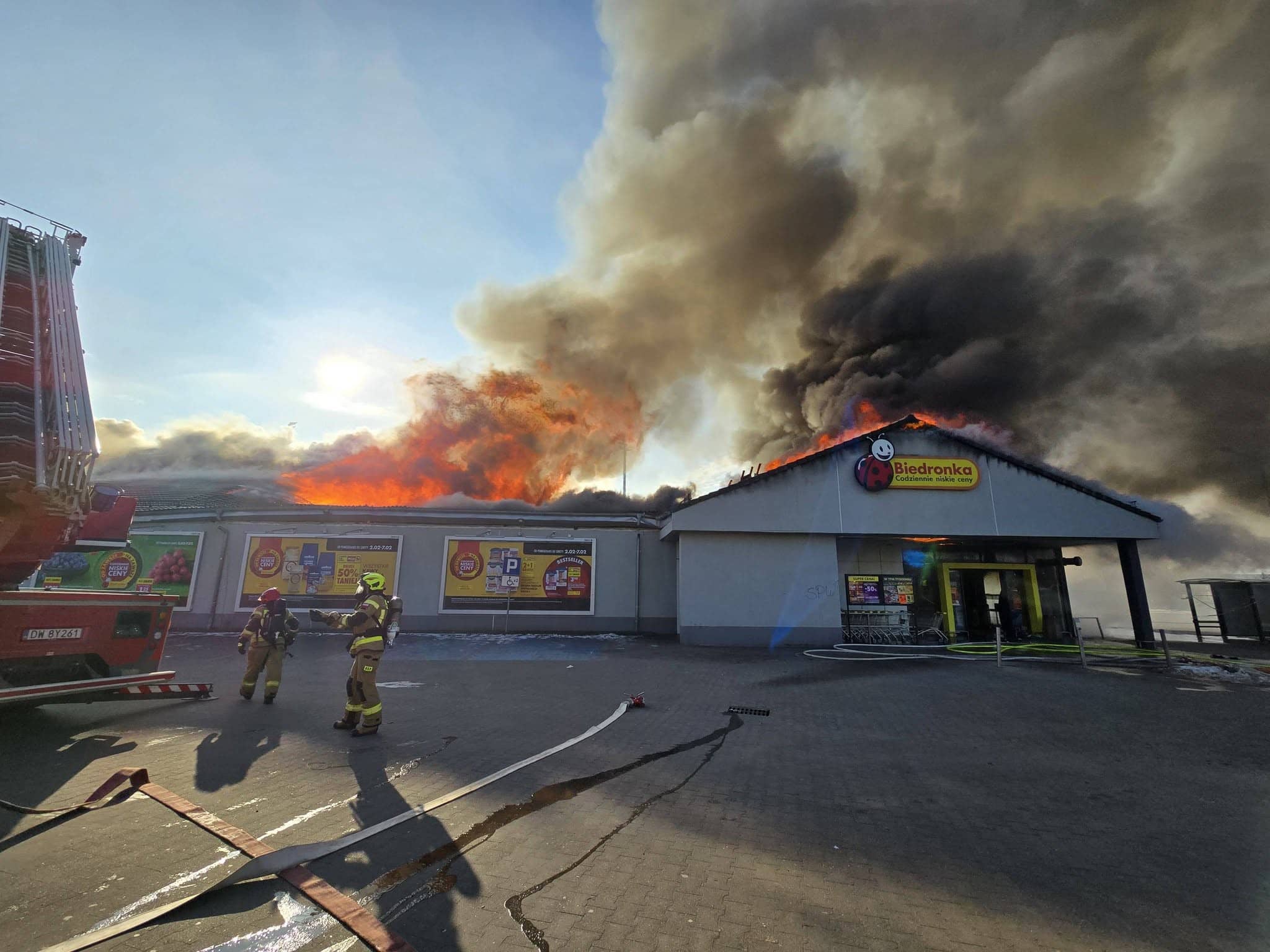 Olbrzymi pożar jednego z dyskontów spożywczych