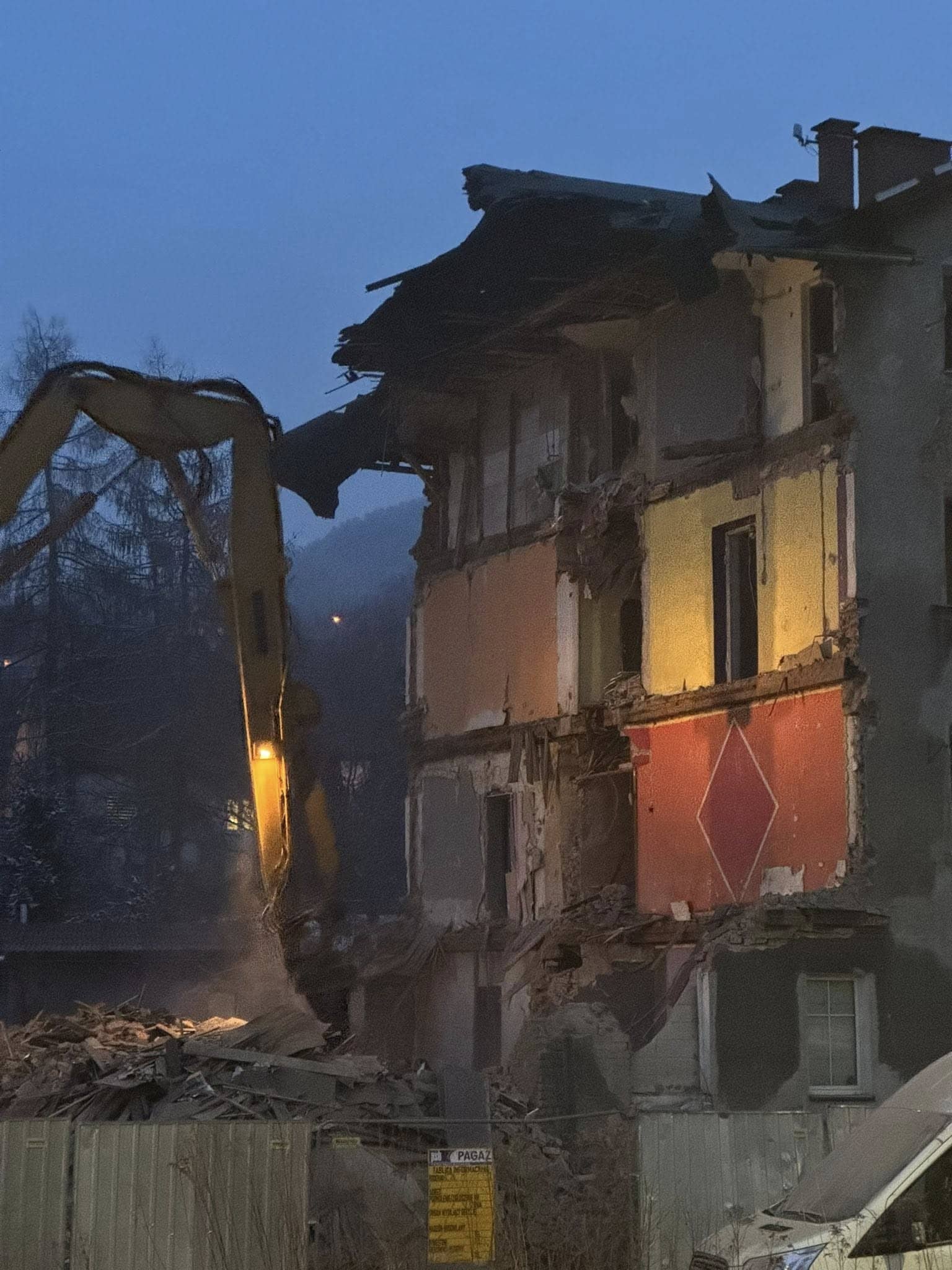 Kolejna rozbiórka w toku