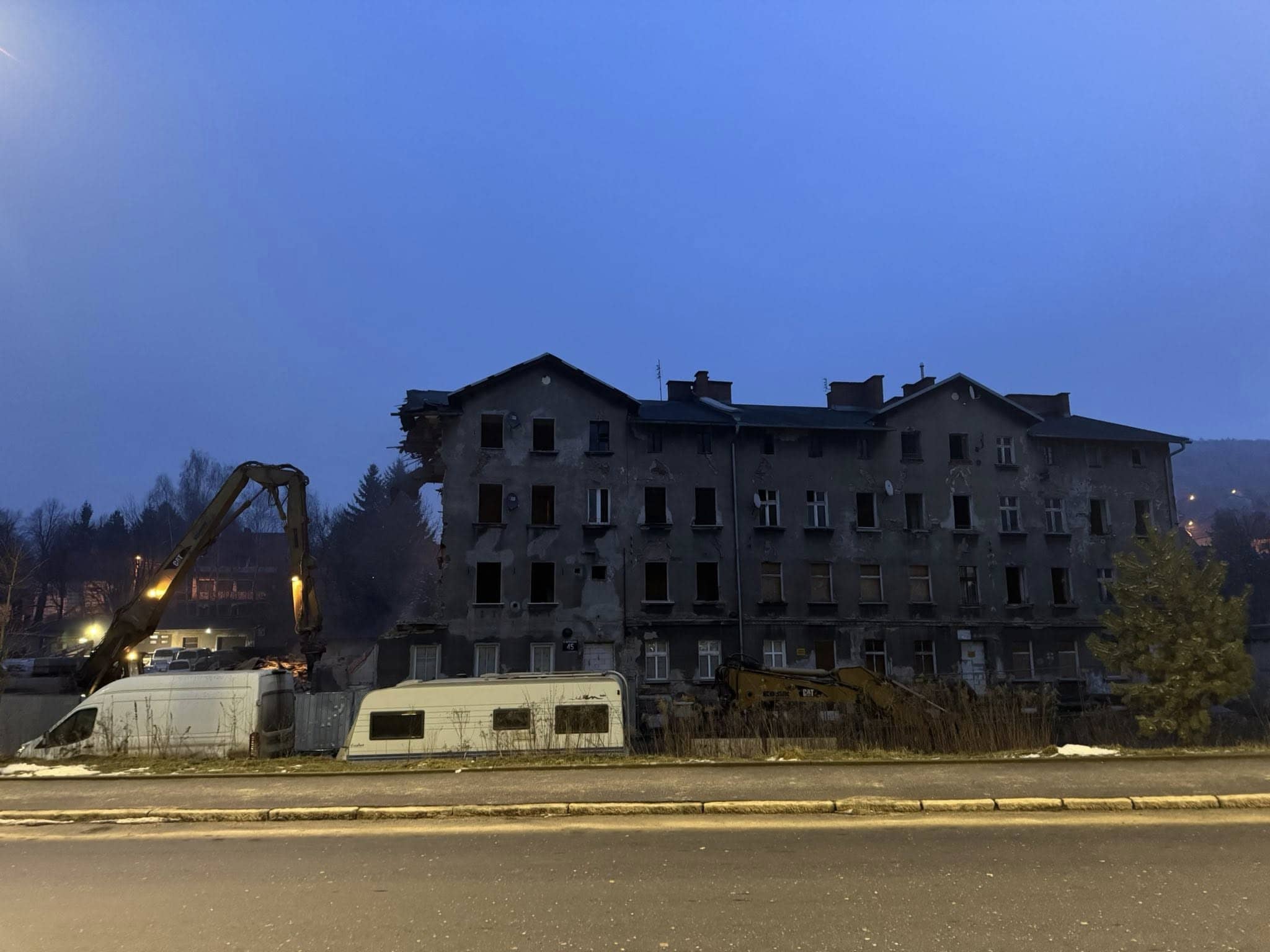 Kolejna rozbiórka w toku