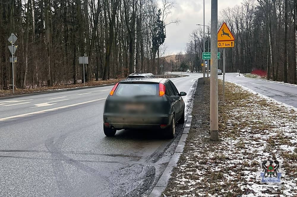 Nie zauważył pieszej i potrącił ją na przejściu
