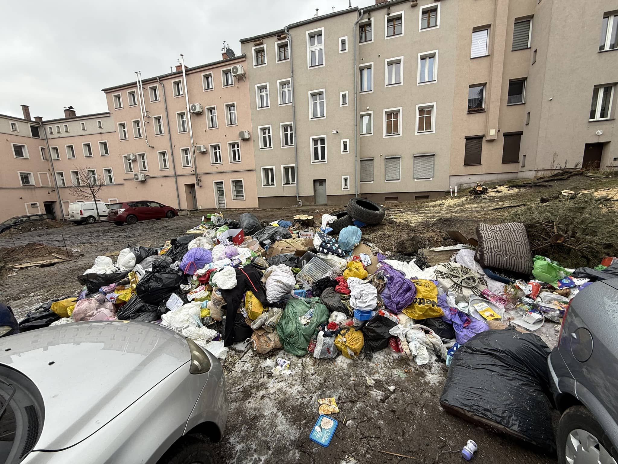 Odpady nadal nie trafiają do pojemników
