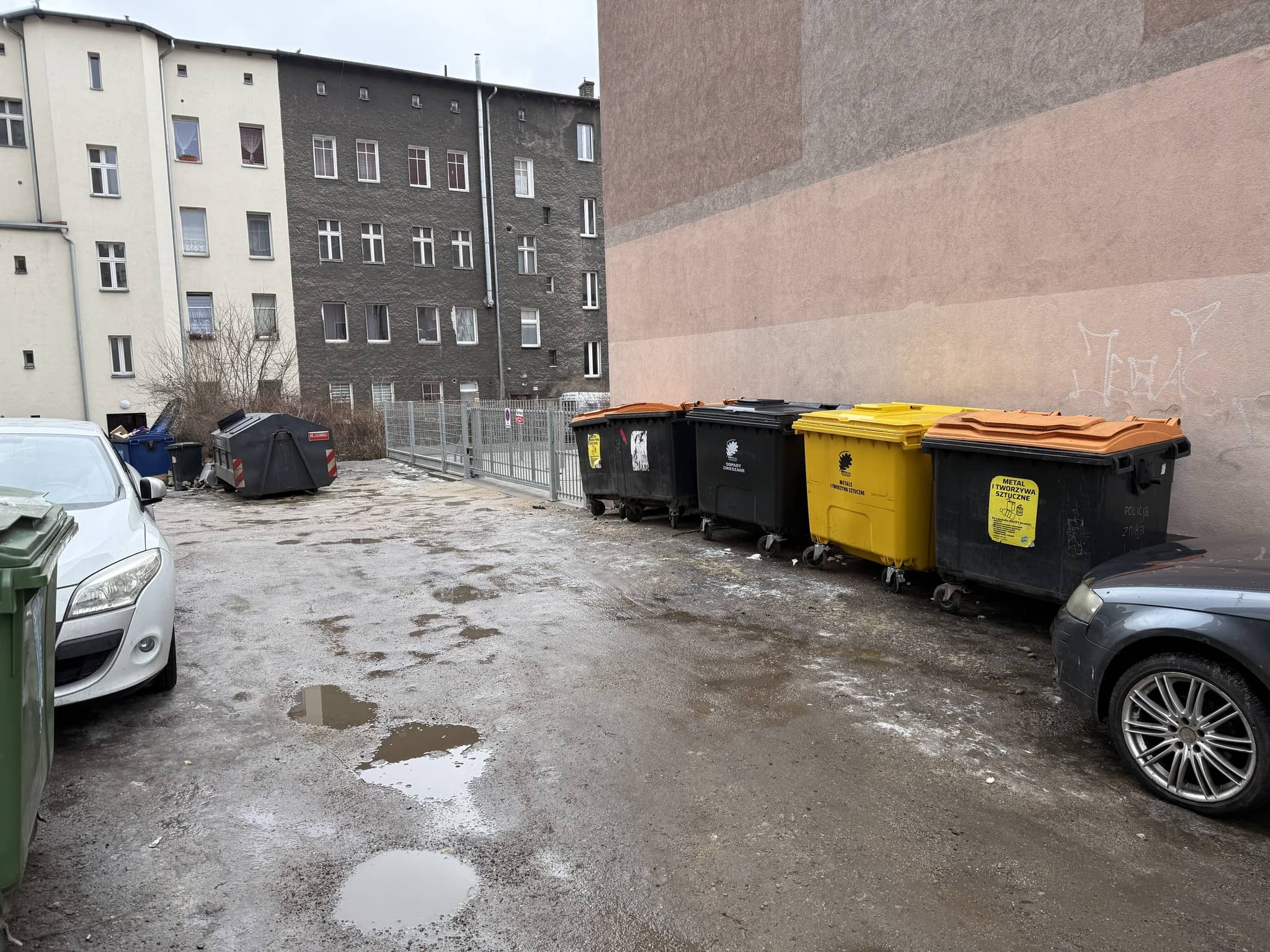 Odpady nadal nie trafiają do pojemników