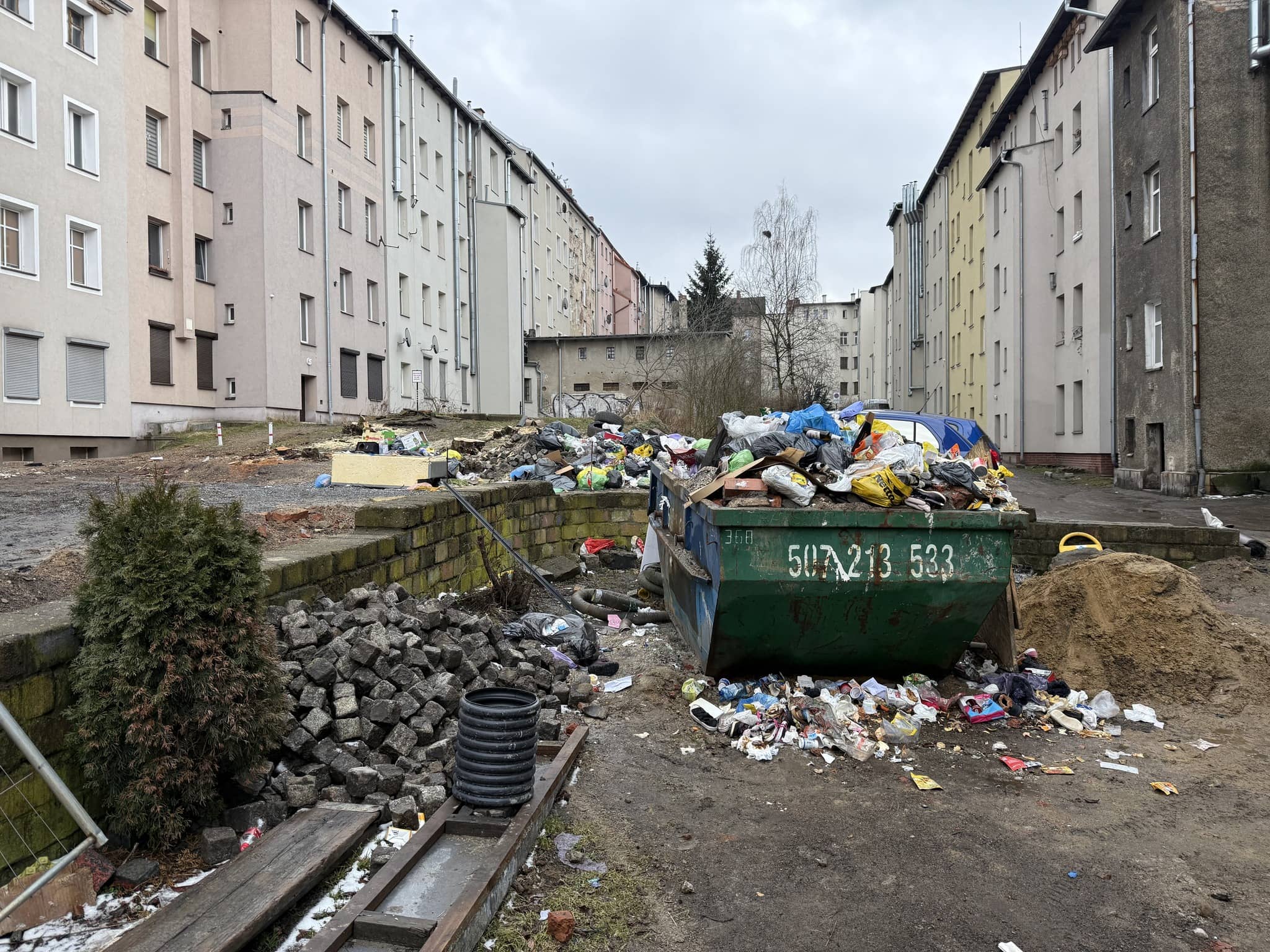 Odpady nadal nie trafiają do pojemników