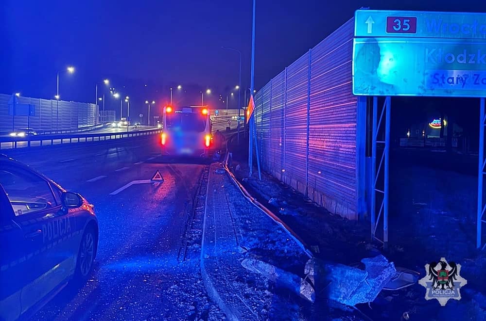 Autobusem prosto w latarnię