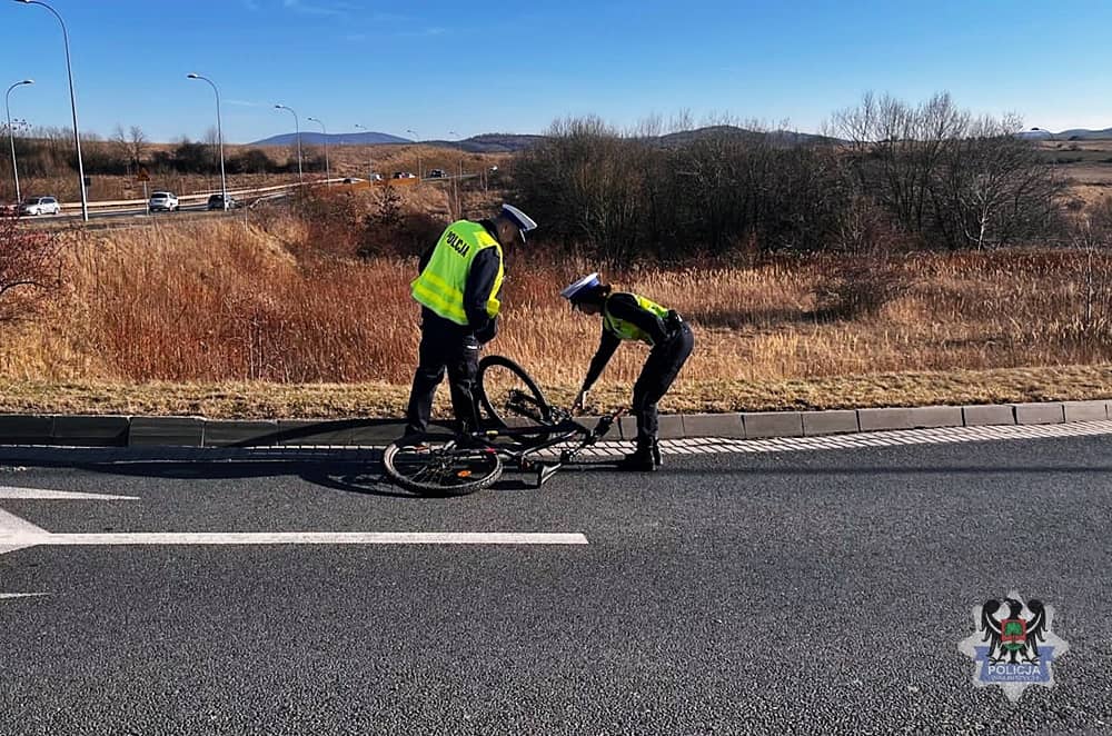 Rowerzysta w ciężkim stanie