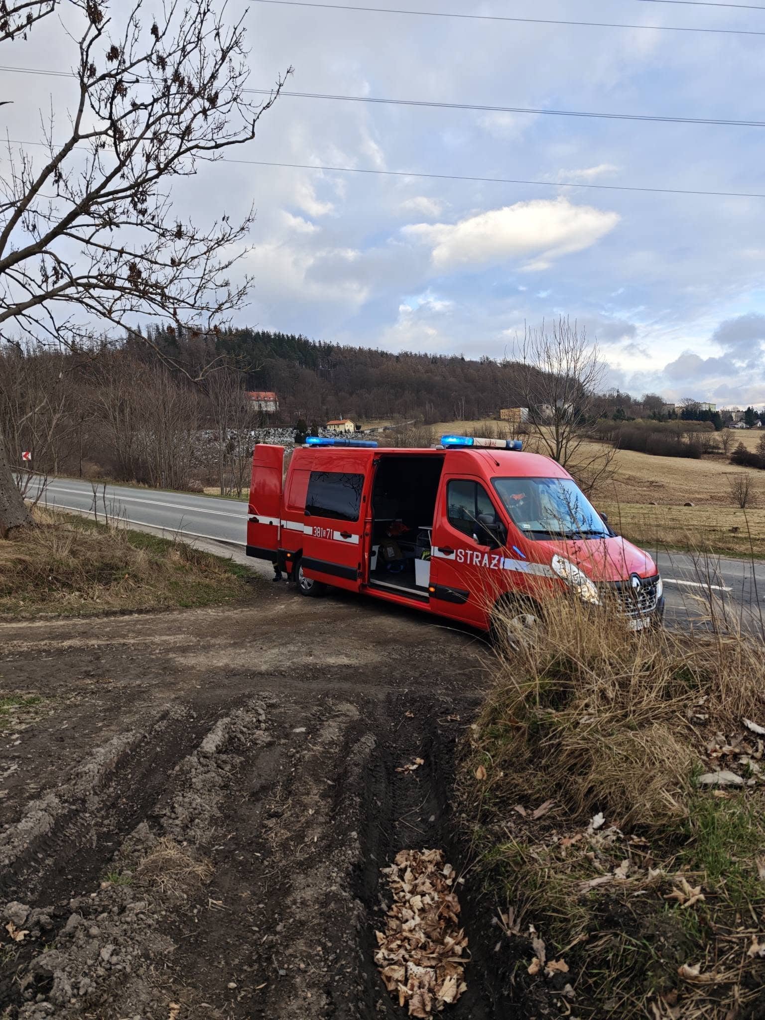 Kobieta spadła ze stromego zbocza