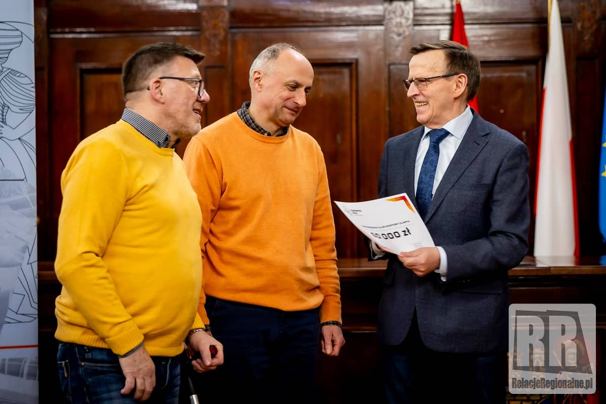 Wręczono dotacje organizacjom pozarządowym