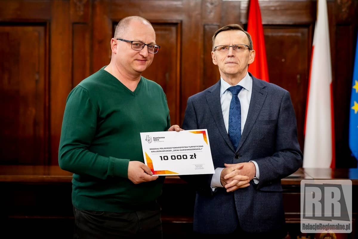 Wręczono dotacje organizacjom pozarządowym