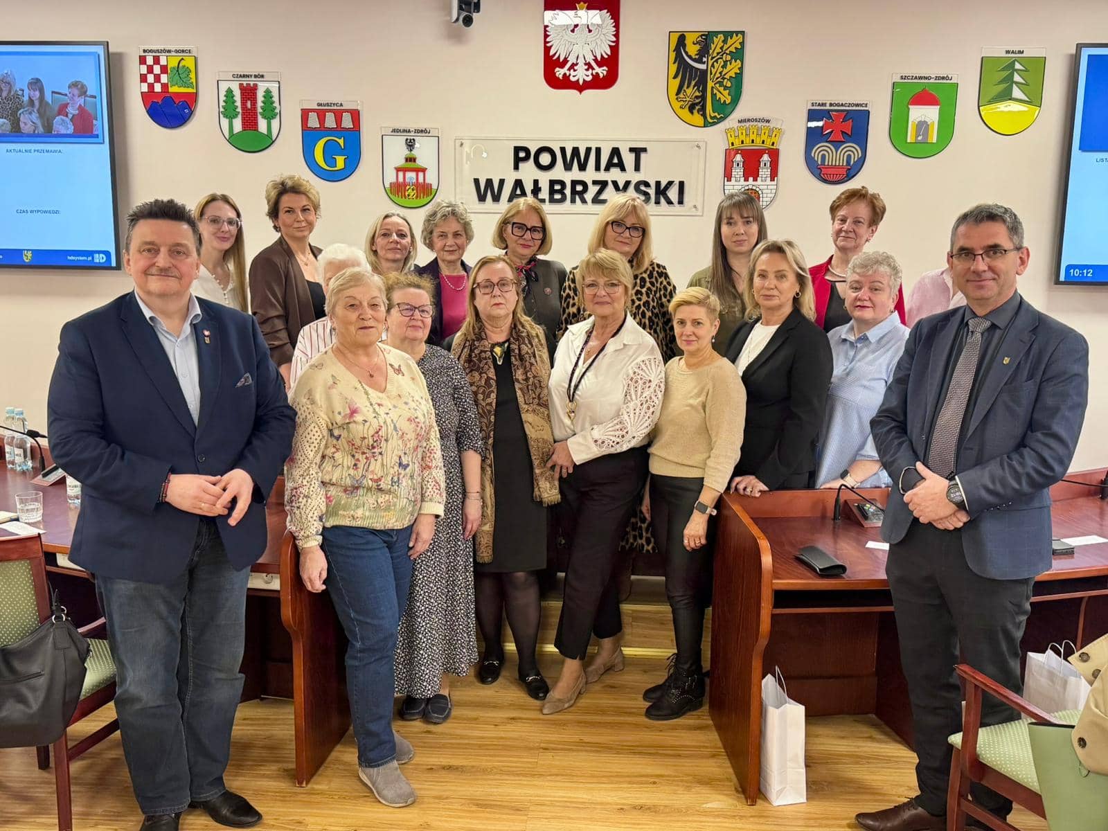 Powiatowi seniorzy po pierwszej sesji