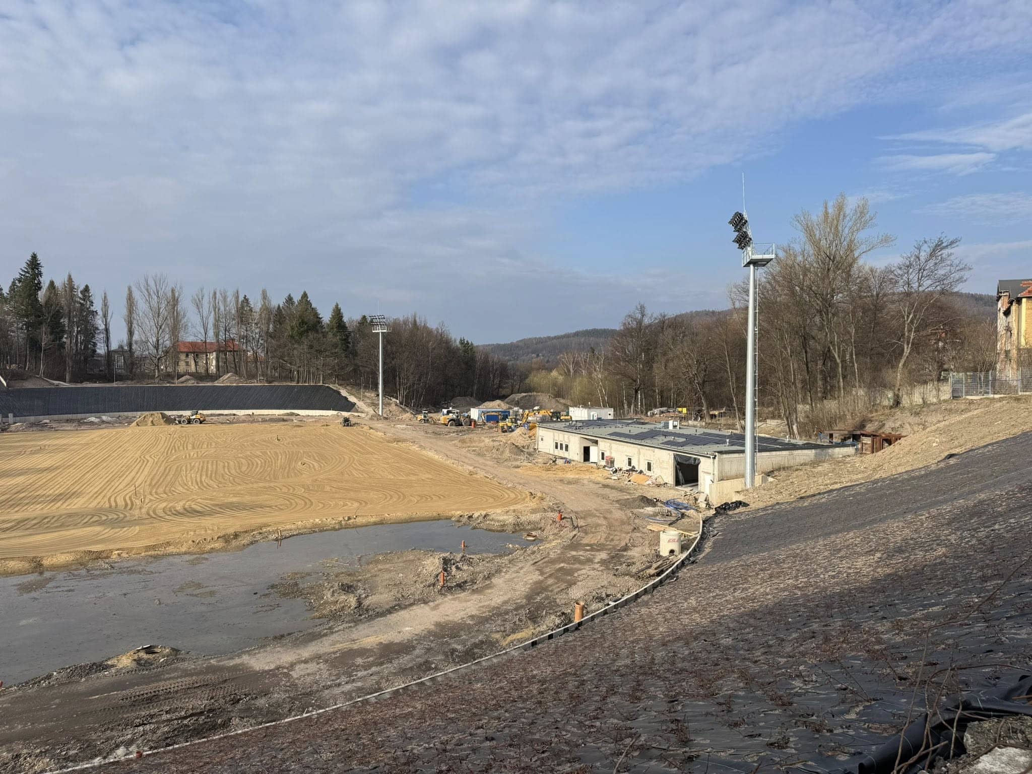 Co się dzieje na stadionie na Nowym Mieście?
