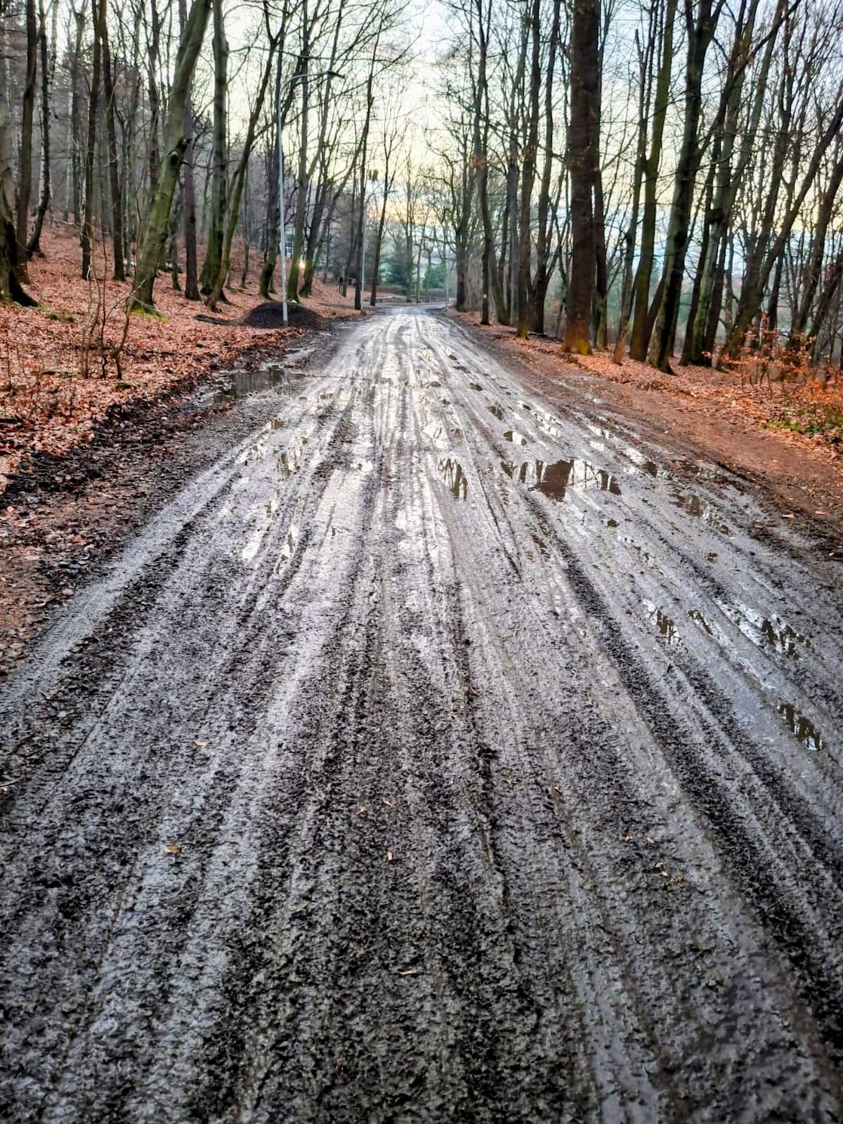 Już nie grzęzną w błocie!