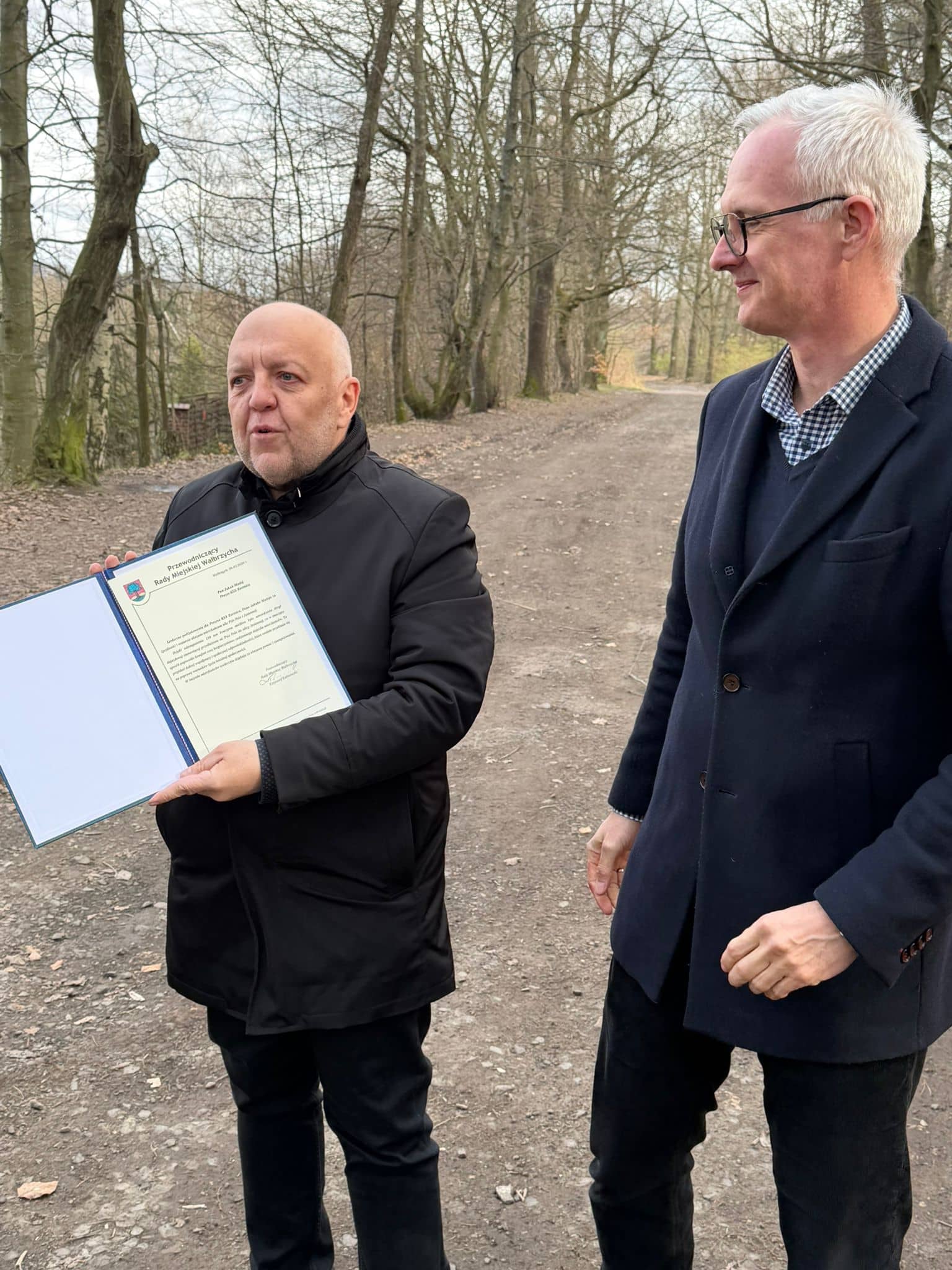 Już nie grzęzną w błocie!