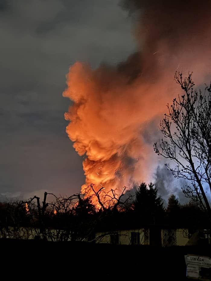Kłęby dymu nad działkami na Podzamczu