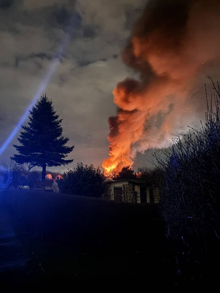 Kłęby dymu nad działkami na Podzamczu