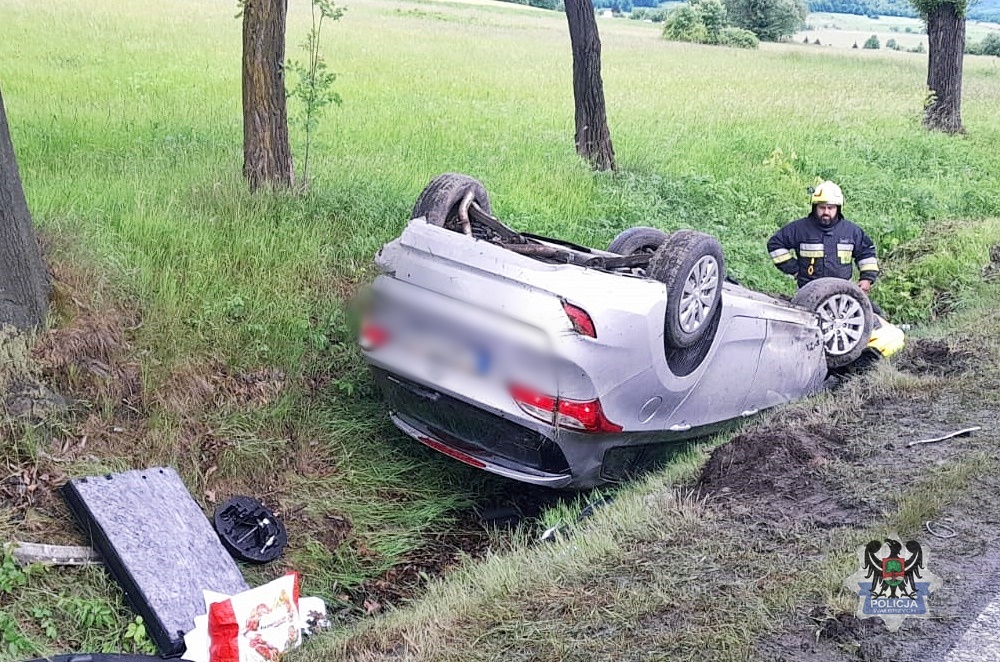 Dachowanie na wjeździe do Głuszycy Górnej