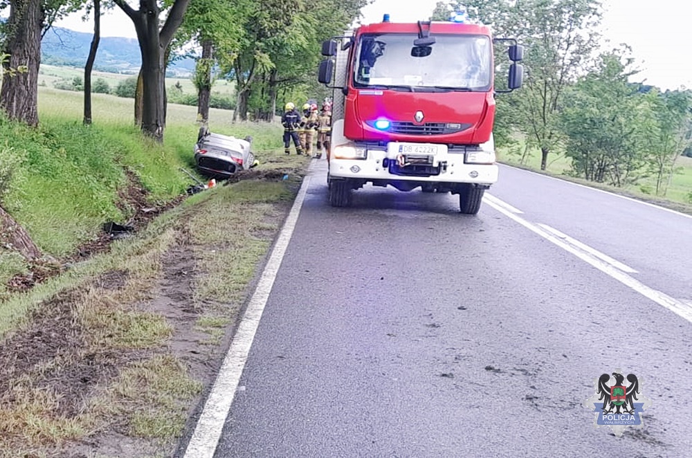 Dachowanie na wjeździe do Głuszycy Górnej